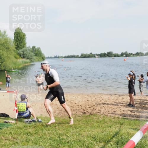 21.06.2025 - 27. Vierlanden-Triathlon MichiJ http://msf.ph/oto/7994974 15.06.2026 09:56:43 Schwimmen 254, 275, 276, 281, 286, 320, 341 meine-sportfotos.de