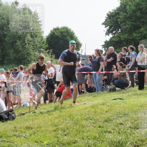 15.06.2025 - 27. Vierlanden-Triathlon KatJ http://msf.ph/oto/7994981 15.06.2025 09:55:01 Schwimmen 319, 336, 344, 361 meine-sportfotos.de