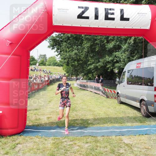 21.06.2025 - 27. Vierlanden-Triathlon MichiJ http://msf.ph/oto/7994993 15.06.2026 11:18:41 Ziel 513 meine-sportfotos.de