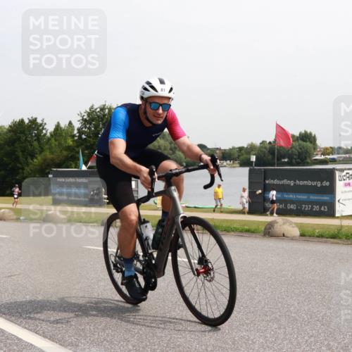 21.06.2025 - 27. Vierlanden-Triathlon H.Heesch http://msf.ph/oto/7995032 15.06.2025 11:25:04 Radfahren 81, 693, 970 meine-sportfotos.de