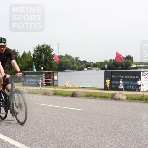 21.06.2025 - 27. Vierlanden-Triathlon H.Heesch http://msf.ph/oto/7995053 15.06.2025 11:25:07 Radfahren 22, 81, 693, 970 meine-sportfotos.de