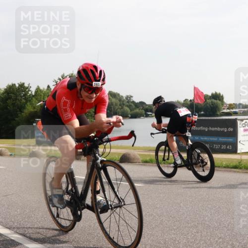 15.06.2025 - 27. Vierlanden-Triathlon H.Heesch http://msf.ph/oto/7995056 15.06.2025 09:15:44 Radfahren 2, 35, 83, 165 meine-sportfotos.de