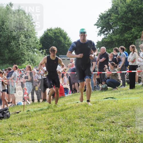 15.06.2025 - 27. Vierlanden-Triathlon KatJ http://msf.ph/oto/7995061 15.06.2025 09:55:02 Schwimmen 319, 336, 344, 361 meine-sportfotos.de