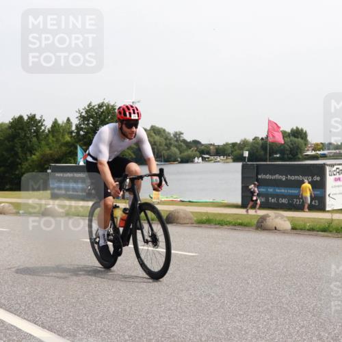 21.06.2025 - 27. Vierlanden-Triathlon H.Heesch http://msf.ph/oto/7995071 15.06.2025 11:25:11 Radfahren 22, 29, 970 meine-sportfotos.de