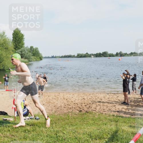 21.06.2025 - 27. Vierlanden-Triathlon MichiJ http://msf.ph/oto/7995085 15.06.2026 09:56:47 Schwimmen 258, 275, 281, 301, 320 meine-sportfotos.de