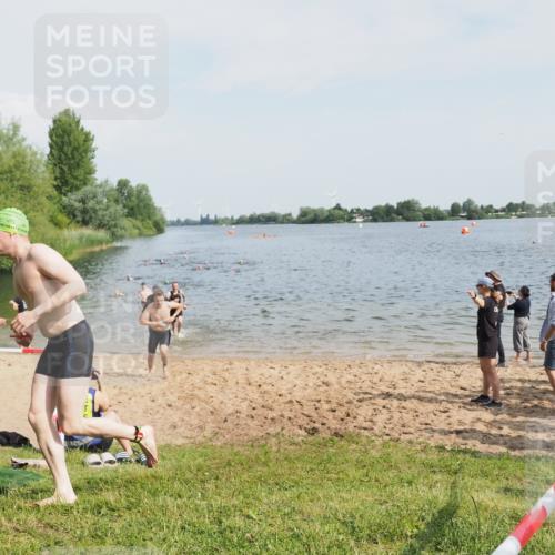 21.06.2025 - 27. Vierlanden-Triathlon MichiJ http://msf.ph/oto/7995091 15.06.2026 09:56:47 Schwimmen 258, 275, 281, 301, 320 meine-sportfotos.de