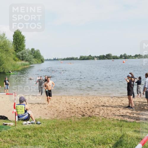 21.06.2025 - 27. Vierlanden-Triathlon MichiJ http://msf.ph/oto/7995104 15.06.2026 09:56:48 Schwimmen 258, 275, 281, 301, 320 meine-sportfotos.de