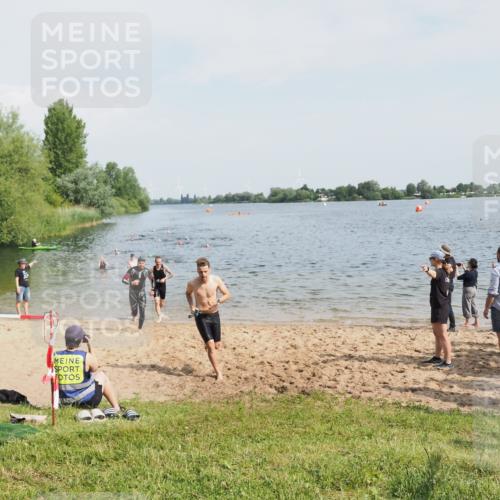 21.06.2025 - 27. Vierlanden-Triathlon MichiJ http://msf.ph/oto/7995128 15.06.2026 09:56:49 Schwimmen 258, 275, 281, 301, 320 meine-sportfotos.de