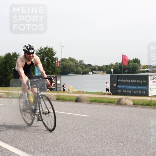 21.06.2025 - 27. Vierlanden-Triathlon H.Heesch http://msf.ph/oto/7995130 15.06.2025 11:25:25 Radfahren 68, 97, 927 meine-sportfotos.de