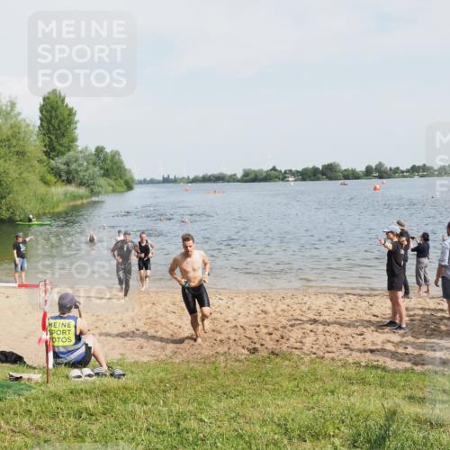 21.06.2025 - 27. Vierlanden-Triathlon MichiJ http://msf.ph/oto/7995134 15.06.2026 09:56:49 Schwimmen 258, 275, 281, 301, 320 meine-sportfotos.de