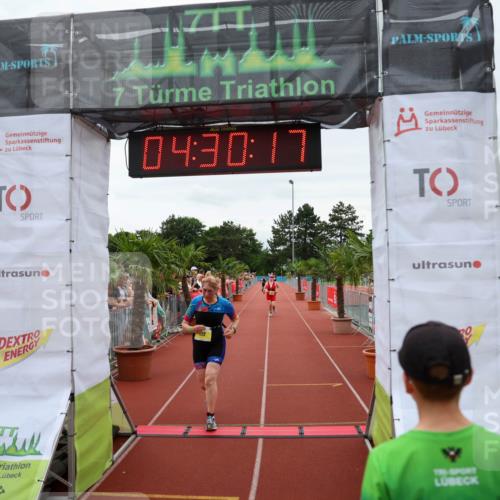 15.06.2025 - 7 Türme Triathlon Michael Strokosch http://msf.ph/oto/7995149 15.06.2025 14:30:16 Ziel 637 meine-sportfotos.de