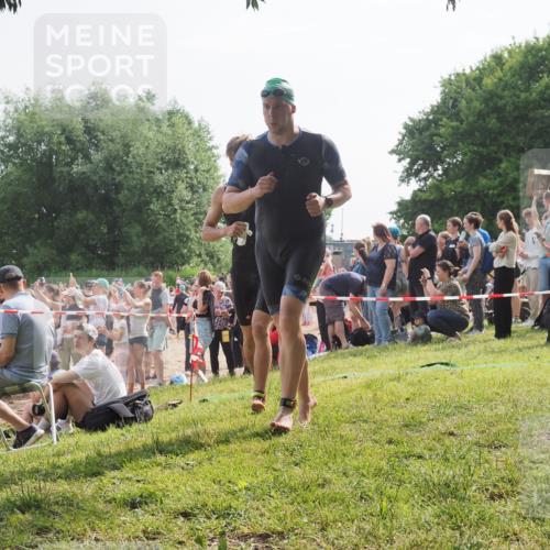 15.06.2025 - 27. Vierlanden-Triathlon KatJ http://msf.ph/oto/7995173 15.06.2025 09:55:03 Schwimmen 319, 326, 336, 344, 361 meine-sportfotos.de