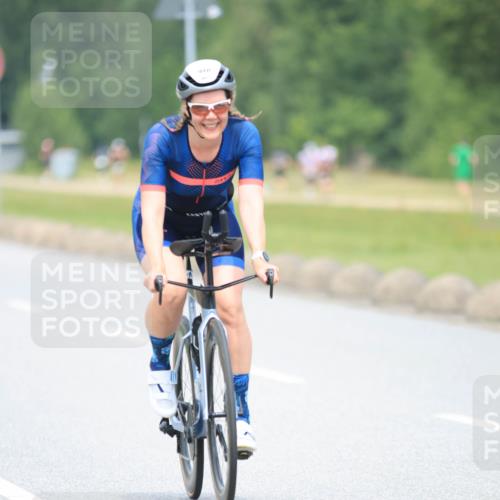 21.06.2025 - 27. Vierlanden-Triathlon H.Heesch http://msf.ph/oto/7995187 15.06.2025 12:15:09 Radfahren 702, 831, 894, 910 meine-sportfotos.de