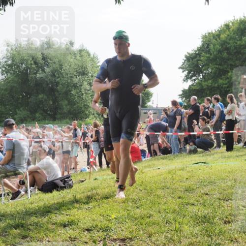 15.06.2025 - 27. Vierlanden-Triathlon KatJ http://msf.ph/oto/7995190 15.06.2025 09:55:03 Schwimmen 319, 326, 336, 344, 361 meine-sportfotos.de