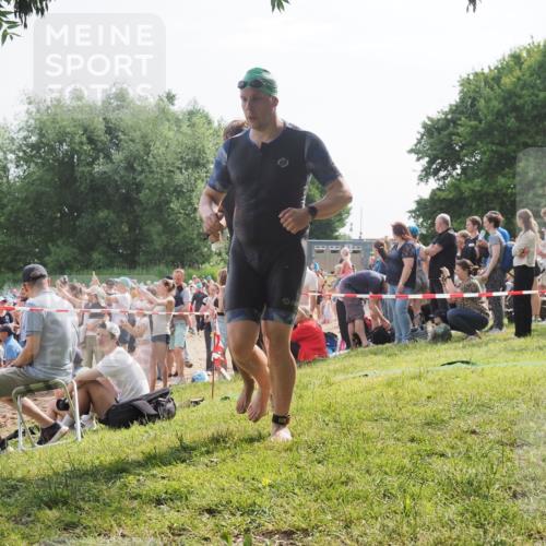 15.06.2025 - 27. Vierlanden-Triathlon KatJ http://msf.ph/oto/7995210 15.06.2025 09:55:04 Schwimmen 319, 326, 336, 344, 361 meine-sportfotos.de