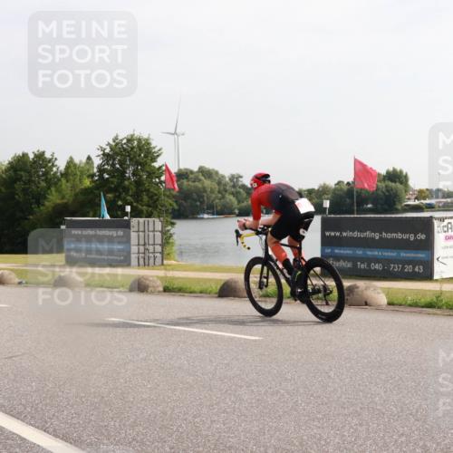 15.06.2025 - 27. Vierlanden-Triathlon H.Heesch http://msf.ph/oto/7995213 15.06.2025 09:17:05 Radfahren 80 meine-sportfotos.de