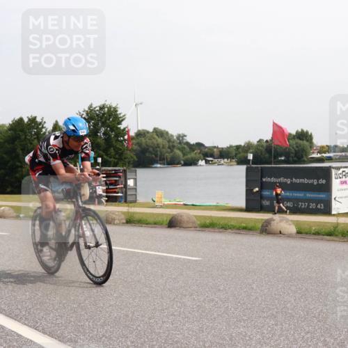 21.06.2025 - 27. Vierlanden-Triathlon H.Heesch http://msf.ph/oto/7995249 15.06.2025 11:25:32 Radfahren 68, 143, 169, 233, 792, 888 meine-sportfotos.de