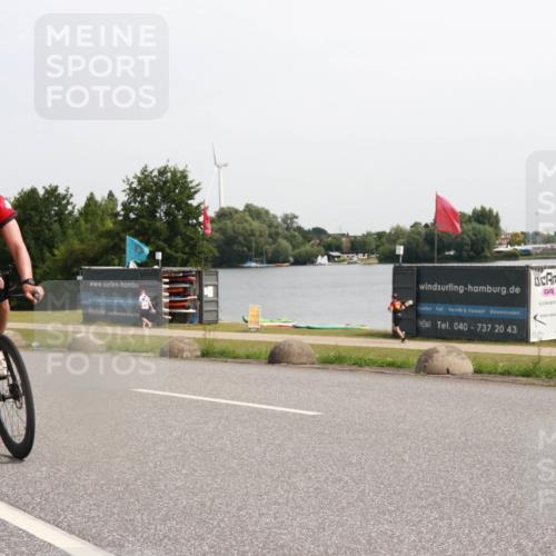 21.06.2025 - 27. Vierlanden-Triathlon H.Heesch http://msf.ph/oto/7995256 15.06.2025 11:25:32 Radfahren 68, 143, 169, 233, 792, 888 meine-sportfotos.de