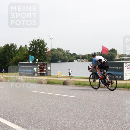21.06.2025 - 27. Vierlanden-Triathlon H.Heesch http://msf.ph/oto/7995276 15.06.2025 11:25:41 Radfahren 219 meine-sportfotos.de
