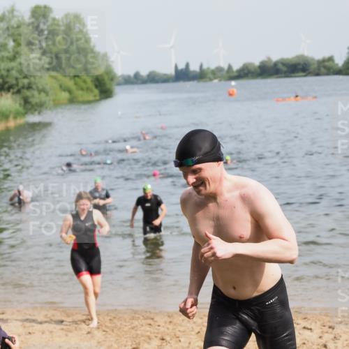 21.06.2025 - 27. Vierlanden-Triathlon MichiJ http://msf.ph/oto/7995299 15.06.2026 09:57:01 Schwimmen 325, 1399 meine-sportfotos.de