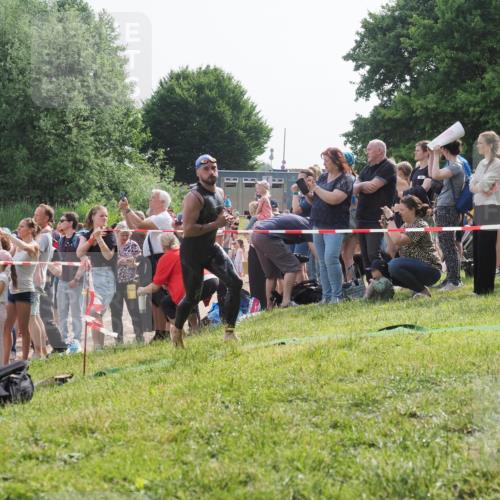 15.06.2025 - 27. Vierlanden-Triathlon KatJ http://msf.ph/oto/7995300 15.06.2025 09:55:09 Schwimmen 299, 311, 326, 336, 344 meine-sportfotos.de