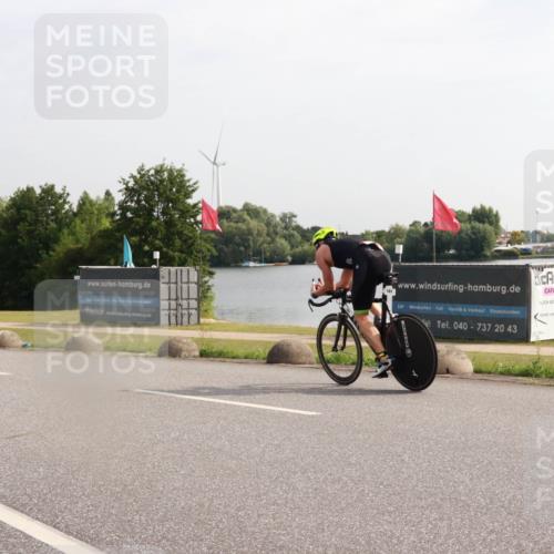 15.06.2025 - 27. Vierlanden-Triathlon H.Heesch http://msf.ph/oto/7995303 15.06.2025 09:18:20 Radfahren 181 meine-sportfotos.de
