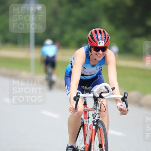 21.06.2025 - 27. Vierlanden-Triathlon H.Heesch http://msf.ph/oto/7995316 15.06.2025 12:05:02 Radfahren 671, 915, 978 meine-sportfotos.de