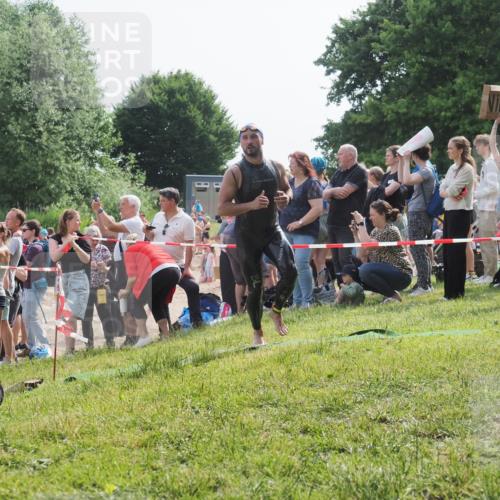15.06.2025 - 27. Vierlanden-Triathlon KatJ http://msf.ph/oto/7995317 15.06.2025 09:55:10 Schwimmen 299, 311, 326, 336, 344 meine-sportfotos.de