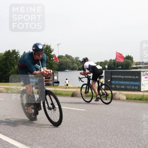21.06.2025 - 27. Vierlanden-Triathlon H.Heesch http://msf.ph/oto/7995327 15.06.2025 11:26:10 Radfahren 652, 682, 919 meine-sportfotos.de