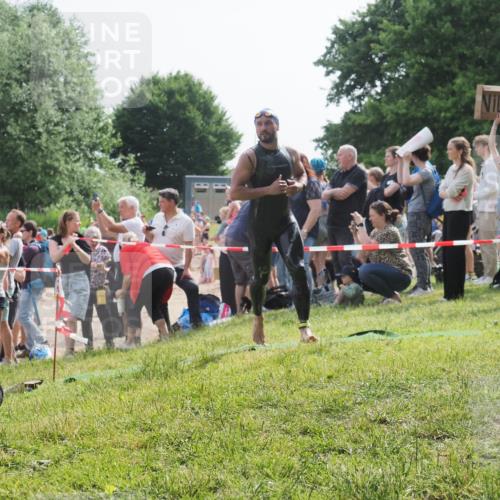 15.06.2025 - 27. Vierlanden-Triathlon KatJ http://msf.ph/oto/7995332 15.06.2025 09:55:10 Schwimmen 299, 311, 326, 336, 344 meine-sportfotos.de