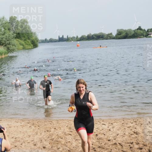 21.06.2025 - 27. Vierlanden-Triathlon MichiJ http://msf.ph/oto/7995333 15.06.2026 09:57:04 Schwimmen 263, 325, 1399 meine-sportfotos.de