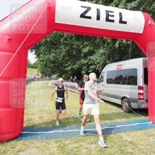 21.06.2025 - 27. Vierlanden-Triathlon MichiJ http://msf.ph/oto/7995348 15.06.2026 11:18:53 Ziel 364, 564, 612 meine-sportfotos.de
