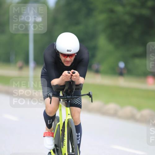 21.06.2025 - 27. Vierlanden-Triathlon H.Heesch http://msf.ph/oto/7995352 15.06.2025 12:16:44 Radfahren 808, 838, 862, 918 meine-sportfotos.de