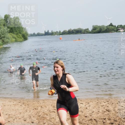 21.06.2025 - 27. Vierlanden-Triathlon MichiJ http://msf.ph/oto/7995353 15.06.2026 09:57:05 Schwimmen 263, 325, 1399 meine-sportfotos.de