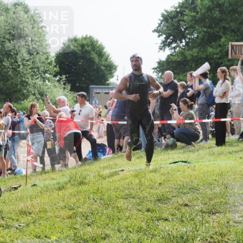 15.06.2025 - 27. Vierlanden-Triathlon KatJ http://msf.ph/oto/7995354 15.06.2025 09:55:10 Schwimmen 299, 311, 326, 336, 344 meine-sportfotos.de