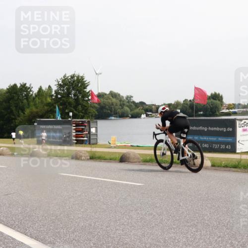 21.06.2025 - 27. Vierlanden-Triathlon H.Heesch http://msf.ph/oto/7995361 15.06.2025 11:26:17 Radfahren 18, 652, 798, 800, 881, 911 meine-sportfotos.de