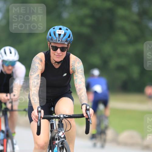 21.06.2025 - 27. Vierlanden-Triathlon H.Heesch http://msf.ph/oto/7995367 15.06.2025 12:16:46 Radfahren 808, 838, 862, 918 meine-sportfotos.de