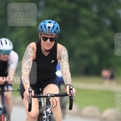 21.06.2025 - 27. Vierlanden-Triathlon H.Heesch http://msf.ph/oto/7995375 15.06.2025 12:16:46 Radfahren 808, 838, 862, 918 meine-sportfotos.de