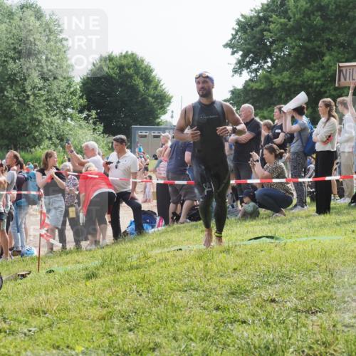 15.06.2025 - 27. Vierlanden-Triathlon KatJ http://msf.ph/oto/7995380 15.06.2025 09:55:10 Schwimmen 299, 311, 326, 336, 344 meine-sportfotos.de