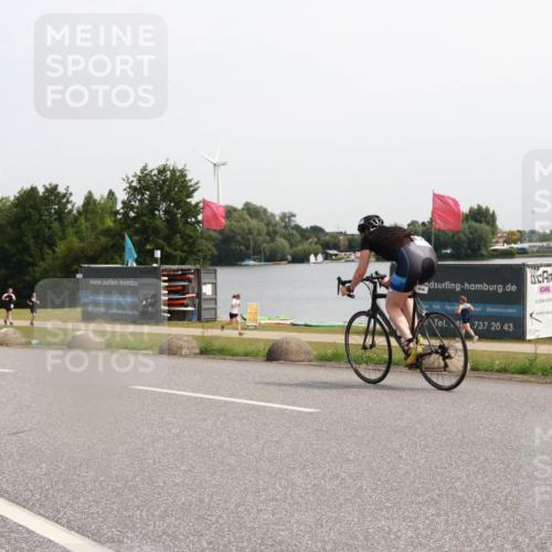 21.06.2025 - 27. Vierlanden-Triathlon H.Heesch http://msf.ph/oto/7995382 15.06.2025 11:26:19 Radfahren 18, 798, 800, 881, 911 meine-sportfotos.de