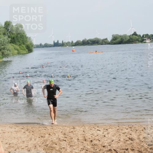 21.06.2025 - 27. Vierlanden-Triathlon MichiJ http://msf.ph/oto/7995391 15.06.2026 09:57:06 Schwimmen 263, 325, 1399 meine-sportfotos.de