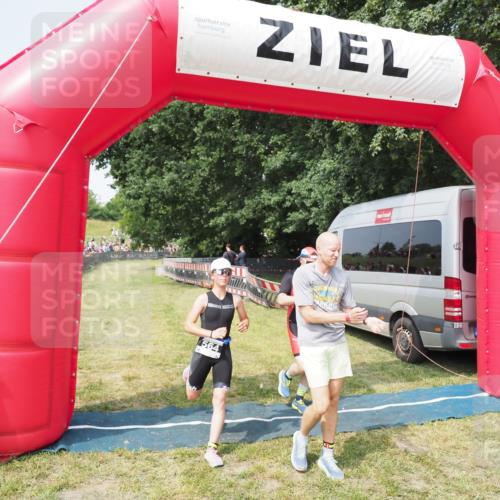21.06.2025 - 27. Vierlanden-Triathlon MichiJ http://msf.ph/oto/7995393 15.06.2026 11:18:53 Ziel 364, 564, 612 meine-sportfotos.de