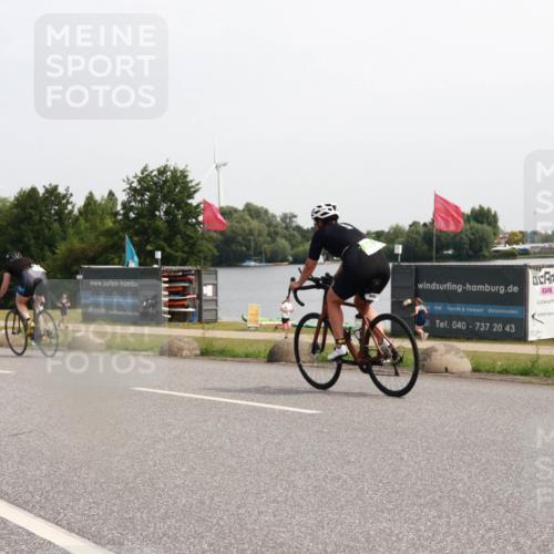 21.06.2025 - 27. Vierlanden-Triathlon H.Heesch http://msf.ph/oto/7995394 15.06.2025 11:26:20 Radfahren 18, 798, 881, 911, 978 meine-sportfotos.de