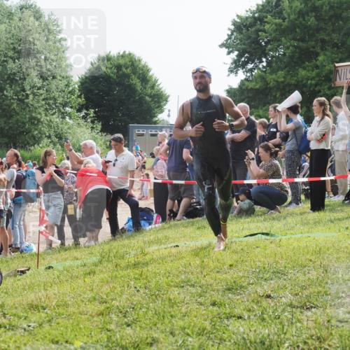 15.06.2025 - 27. Vierlanden-Triathlon KatJ http://msf.ph/oto/7995396 15.06.2025 09:55:10 Schwimmen 299, 311, 326, 336, 344 meine-sportfotos.de