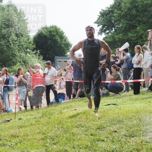 15.06.2025 - 27. Vierlanden-Triathlon KatJ http://msf.ph/oto/7995412 15.06.2025 09:55:11 Schwimmen 299, 311, 326, 336, 344 meine-sportfotos.de