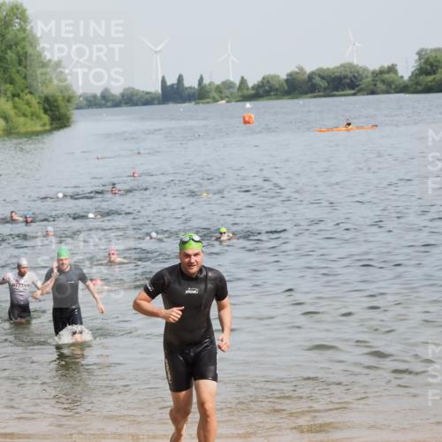 21.06.2025 - 27. Vierlanden-Triathlon MichiJ http://msf.ph/oto/7995413 15.06.2026 09:57:08 Schwimmen 263, 296, 1399 meine-sportfotos.de