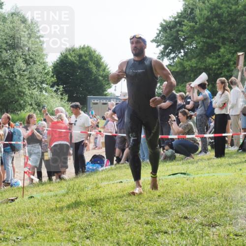 15.06.2025 - 27. Vierlanden-Triathlon KatJ http://msf.ph/oto/7995440 15.06.2025 09:55:11 Schwimmen 299, 311, 326, 336, 344 meine-sportfotos.de