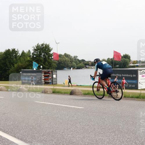 21.06.2025 - 27. Vierlanden-Triathlon H.Heesch http://msf.ph/oto/7995442 15.06.2025 11:27:00 Radfahren 964 meine-sportfotos.de