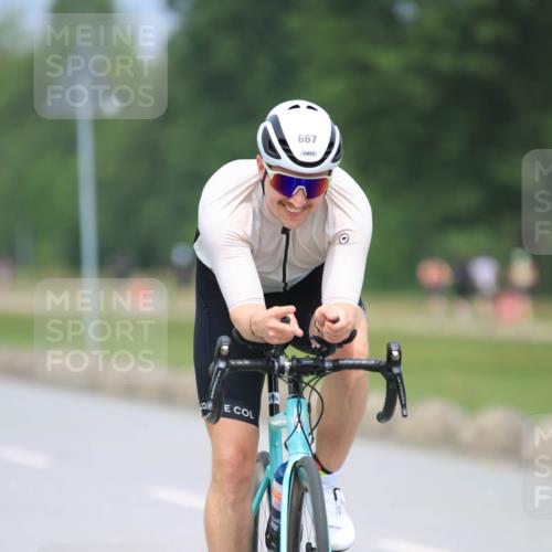 21.06.2025 - 27. Vierlanden-Triathlon H.Heesch http://msf.ph/oto/7995443 15.06.2025 12:16:57 Radfahren 667, 691, 817, 923 meine-sportfotos.de