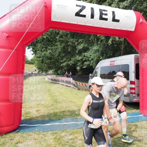21.06.2025 - 27. Vierlanden-Triathlon MichiJ http://msf.ph/oto/7995445 15.06.2026 11:18:54 Ziel 364, 564, 612 meine-sportfotos.de